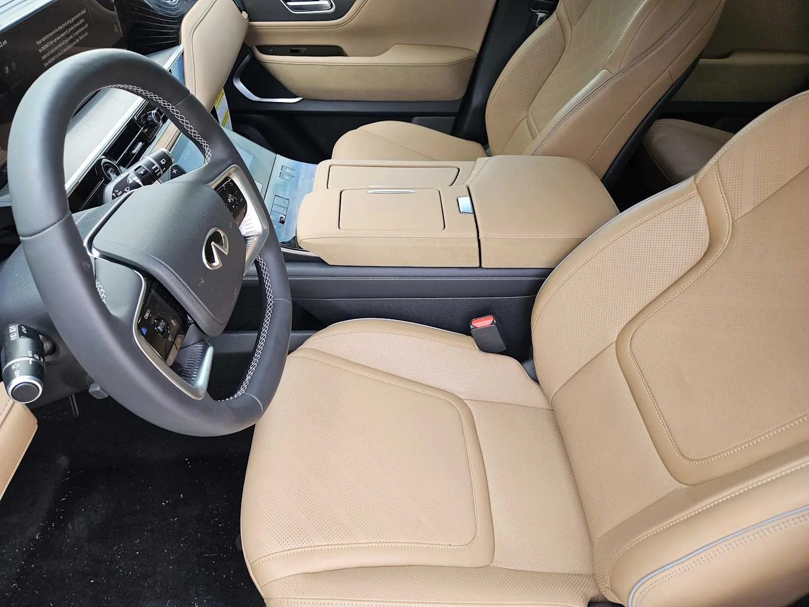 New 2026 RADIANT WHITE INFINITI Luxe 2WD image 8