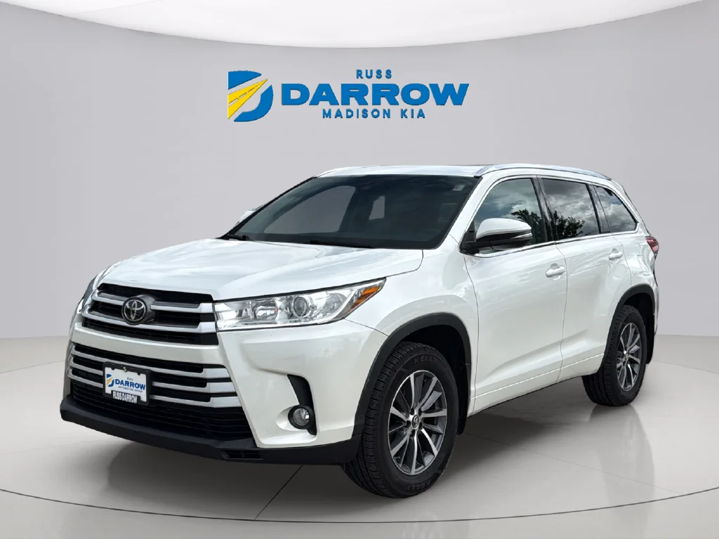 Used 2017 Blizzard Pearl Toyota XLE image 1