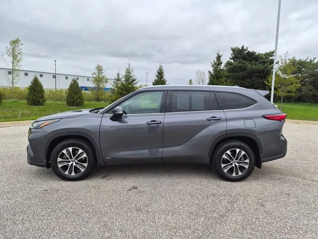Used 2022 Gray Toyota XLE image 8