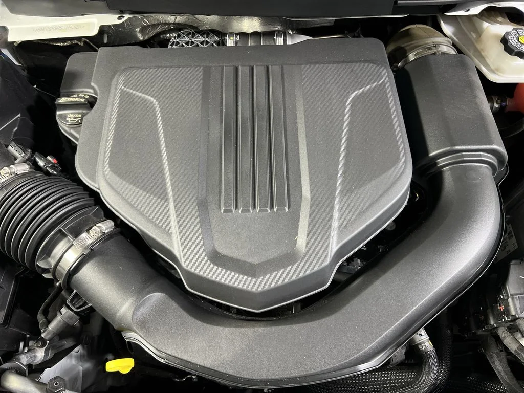 Used 2025 White Chevrolet LT image 17