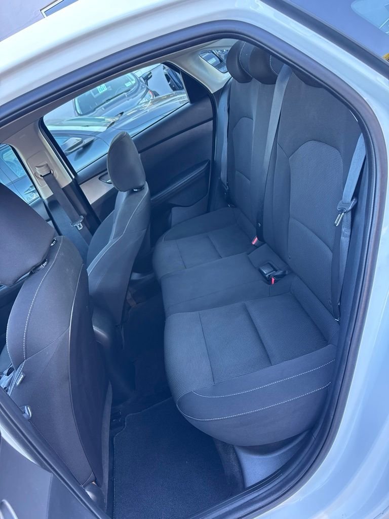 Used 2021 White Kia LXS image 23