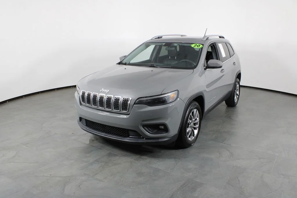 Used 2020 Gray Jeep Latitude Plus image 2
