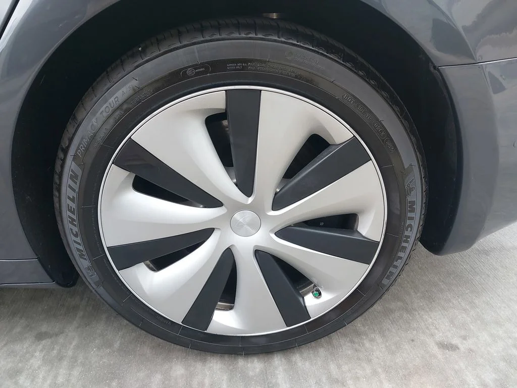 Used 2021  Tesla Long Range image 32