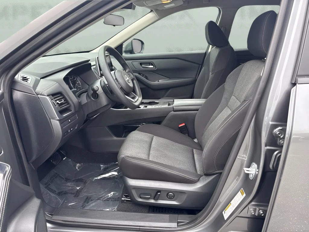 Used 2024 Gray Nissan SV image 9