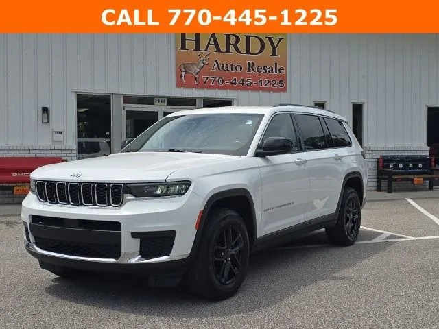 Used 2022 White Jeep Laredo image 1