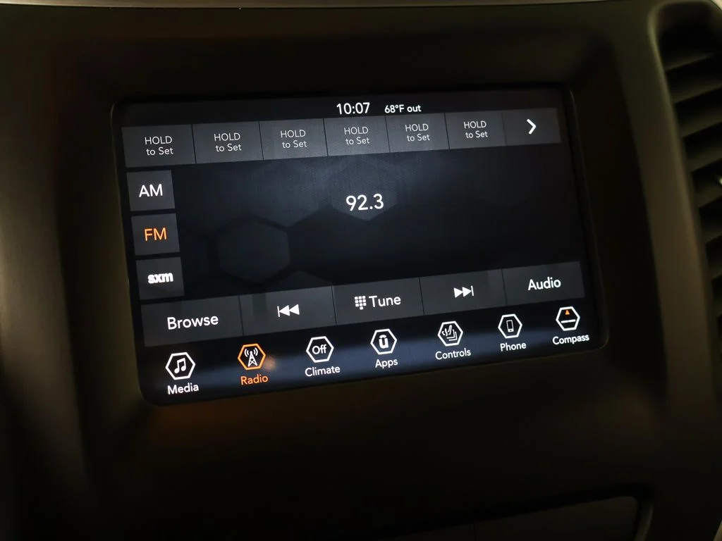 Used 2019 Gray Jeep Latitude Plus image 42