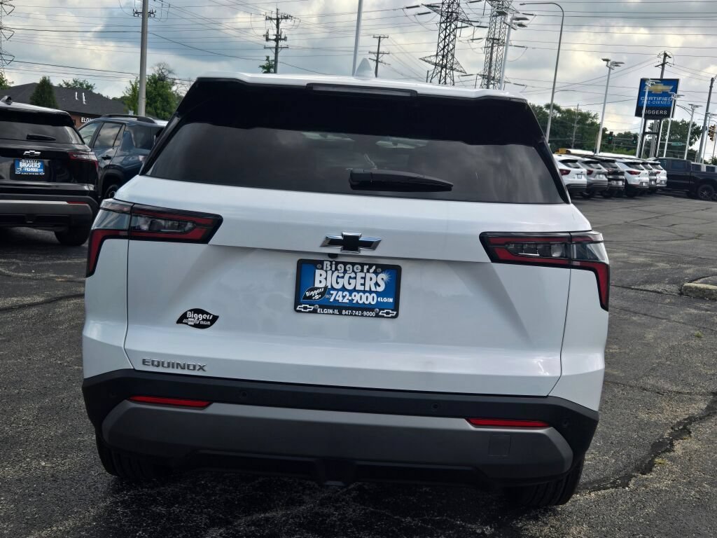 2027 Chevrolet Equinox LT - Photo 10