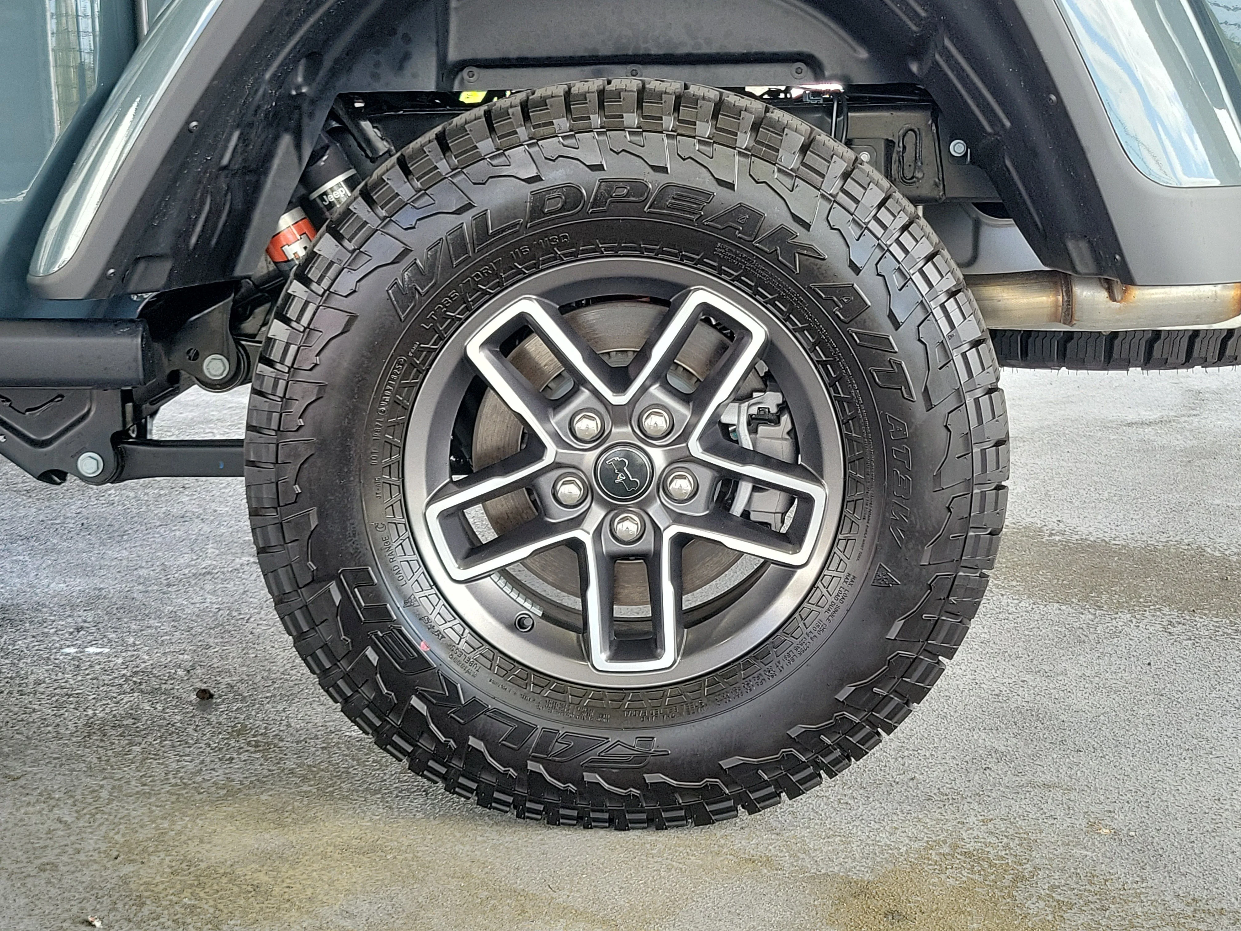 New 2025 Anvil Clear-Coat Exterior Paint Jeep Mojave X image 6