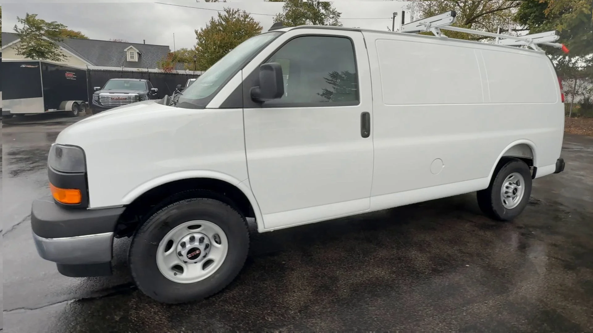 New 2025 Summit White GMC Work Van image 4