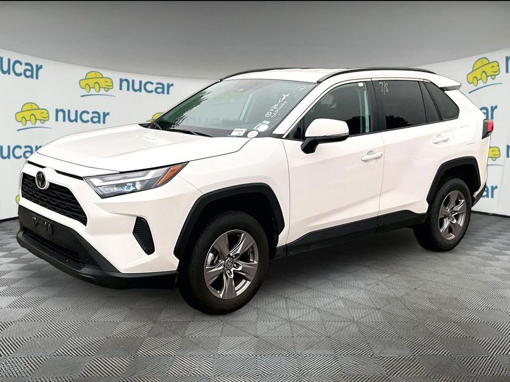 Used 2025 White Toyota XLE image 3