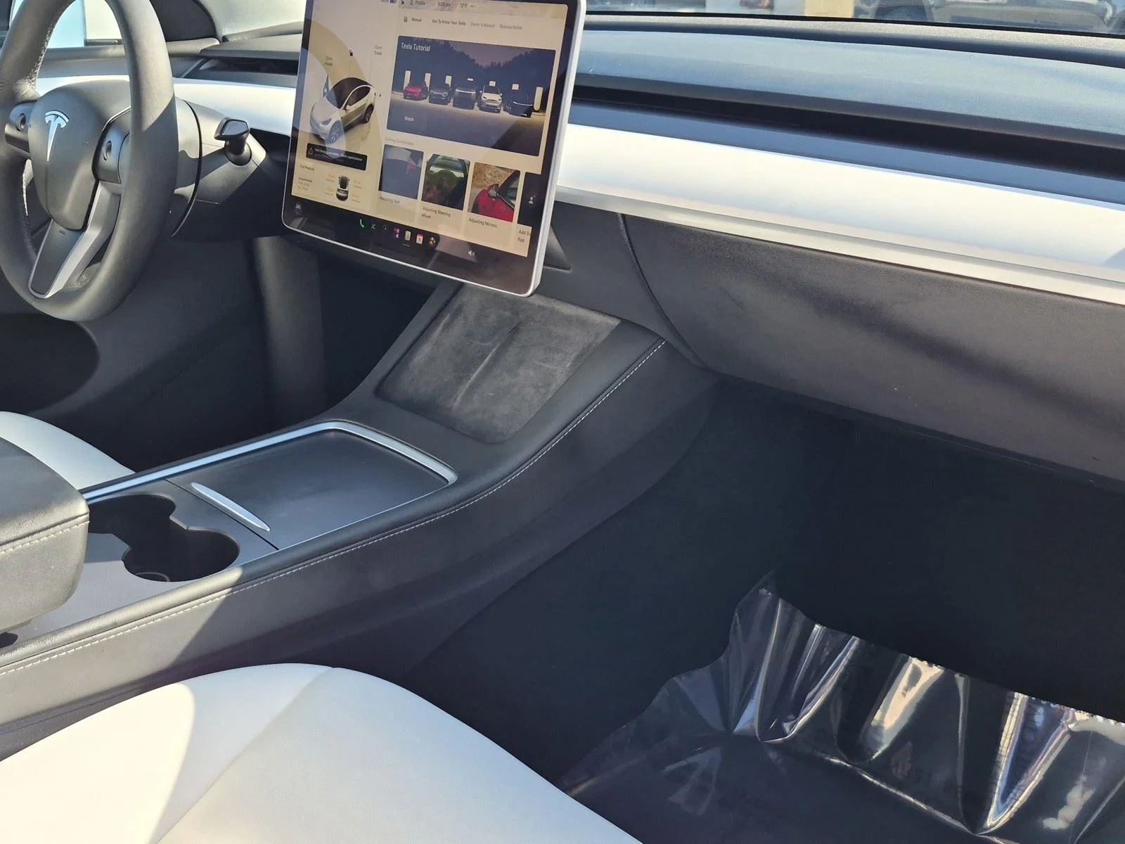 Used 2023  TESLA  image 7