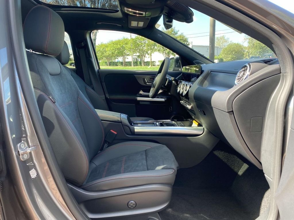 Used 2025 Mountain Grey Metallic Mercedes-Benz GLA 250 image 13