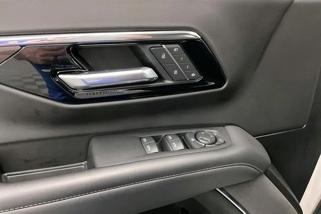 2025 Chevrolet Suburban Z71 - Photo 41