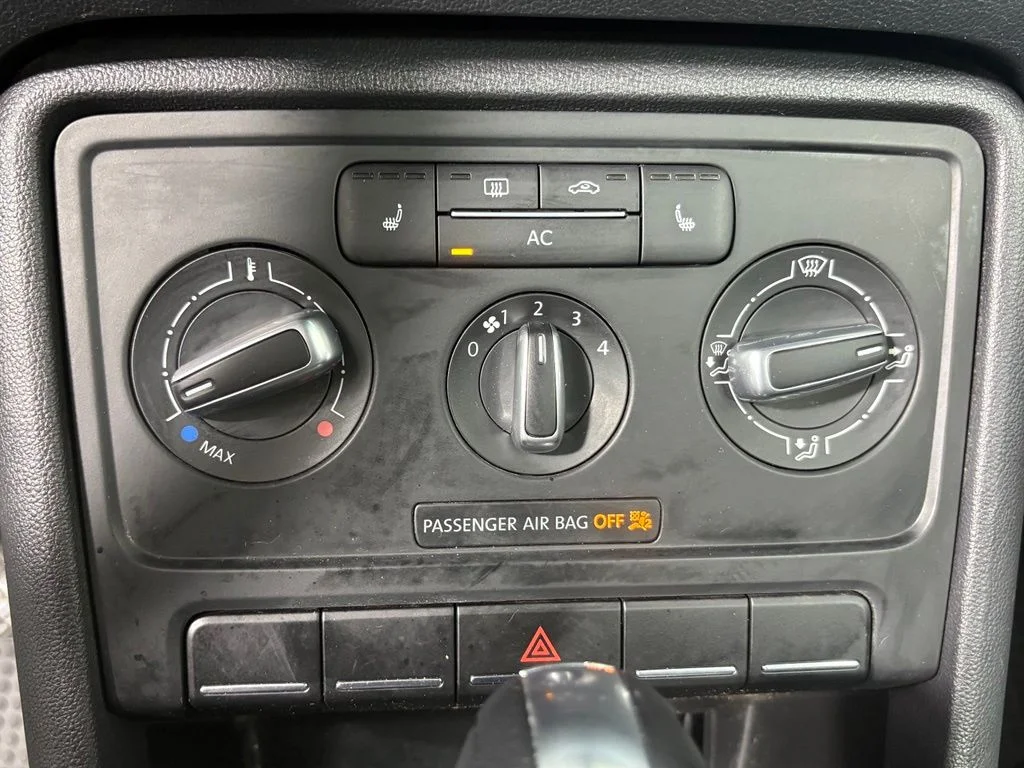 Used 2012 Blue Volkswagen 2.5L image 22