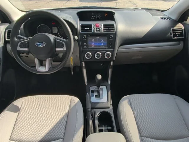 Used 2018 White Subaru 2.5i image 21