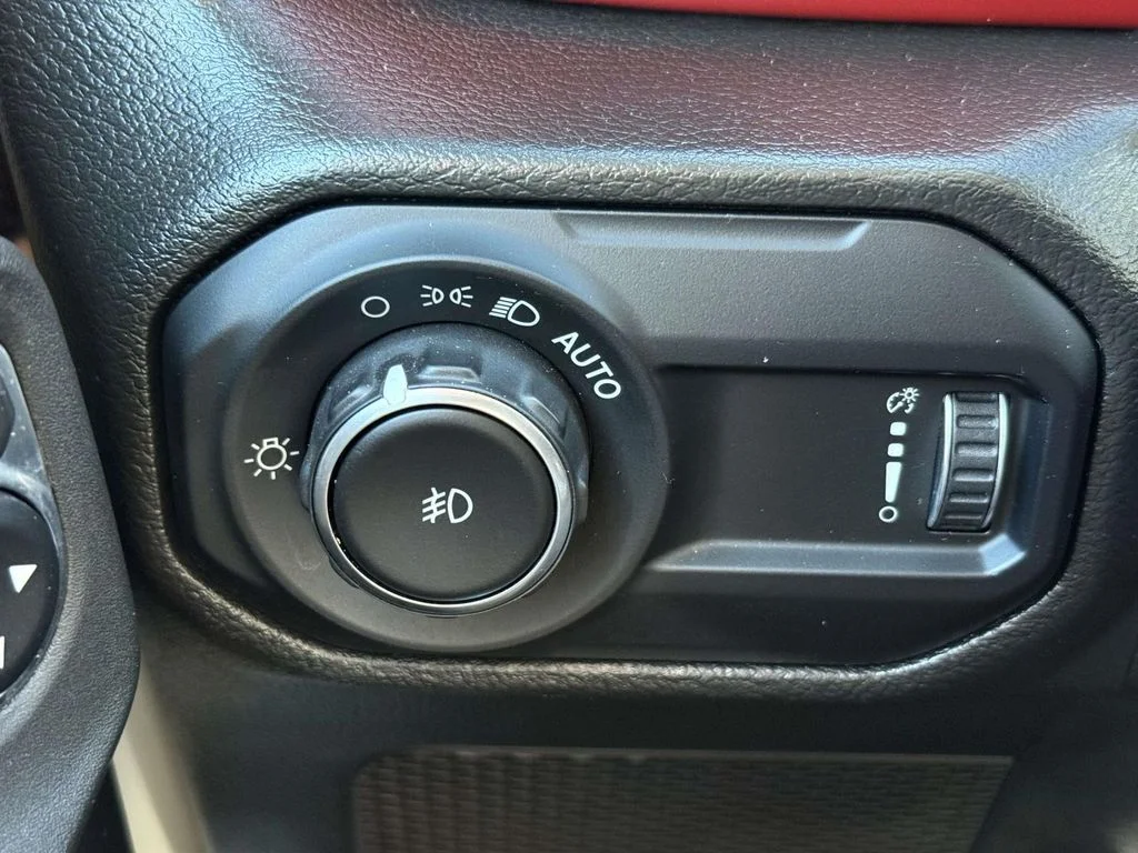 Used 2023 White Jeep Rubicon image 27