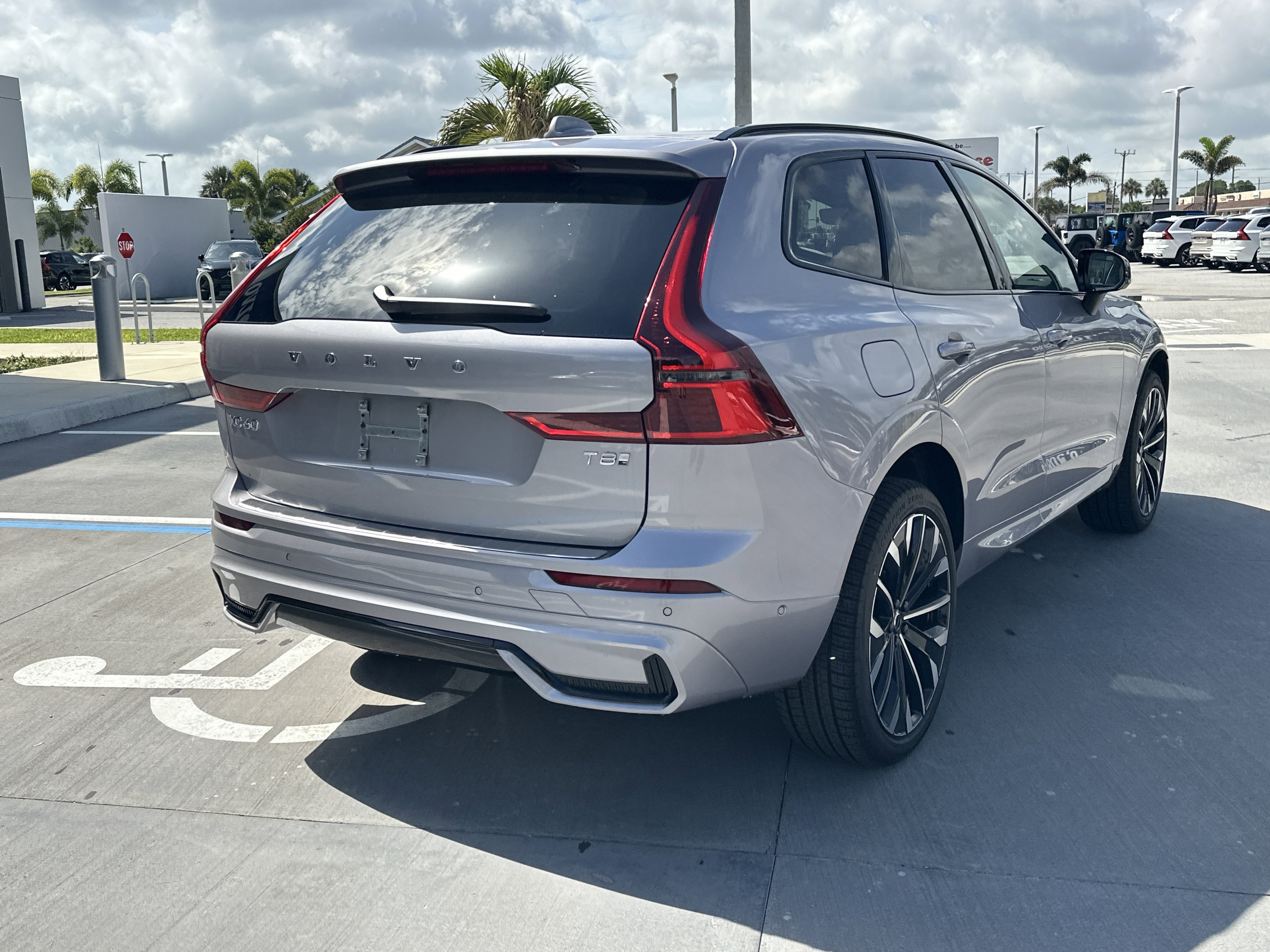 New 2026 Aurora Silver Volvo Ultra image 7