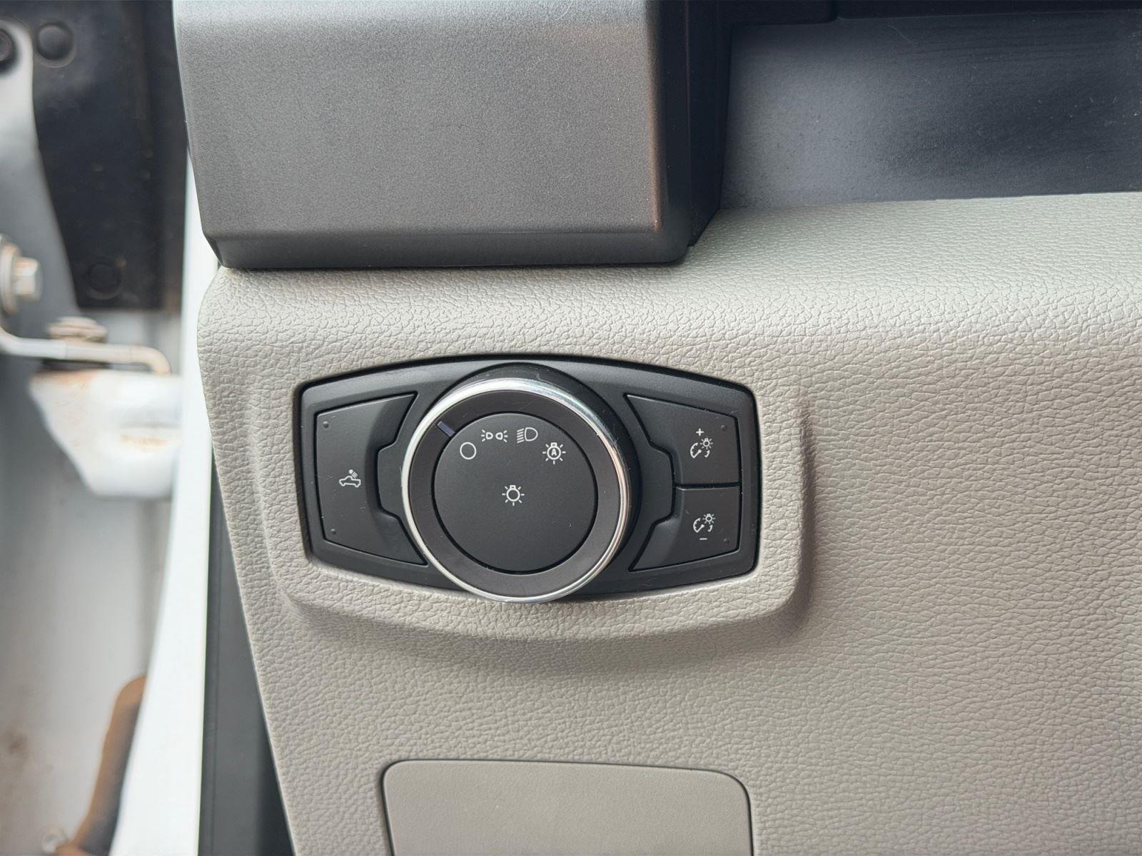 2018 Ford F-350 Super Duty XLT - Photo 32