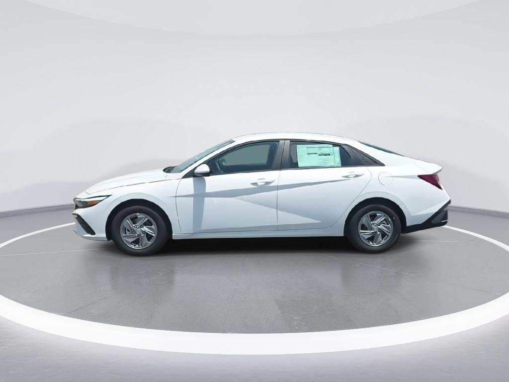 New 2026 White Hyundai SE image 5