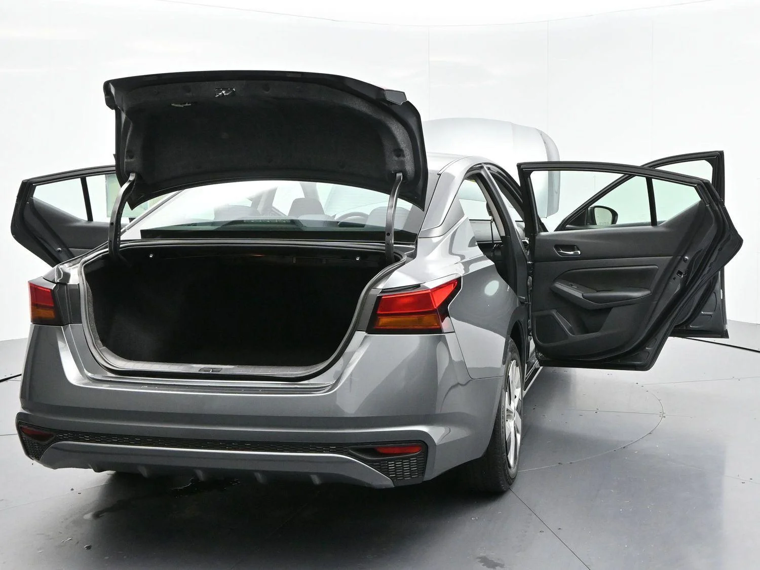 Used 2022 Gun Metallic Nissan 2.5 S image 38
