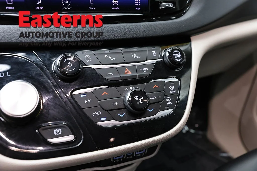 Used 2023 Gray Chrysler Touring L image 20