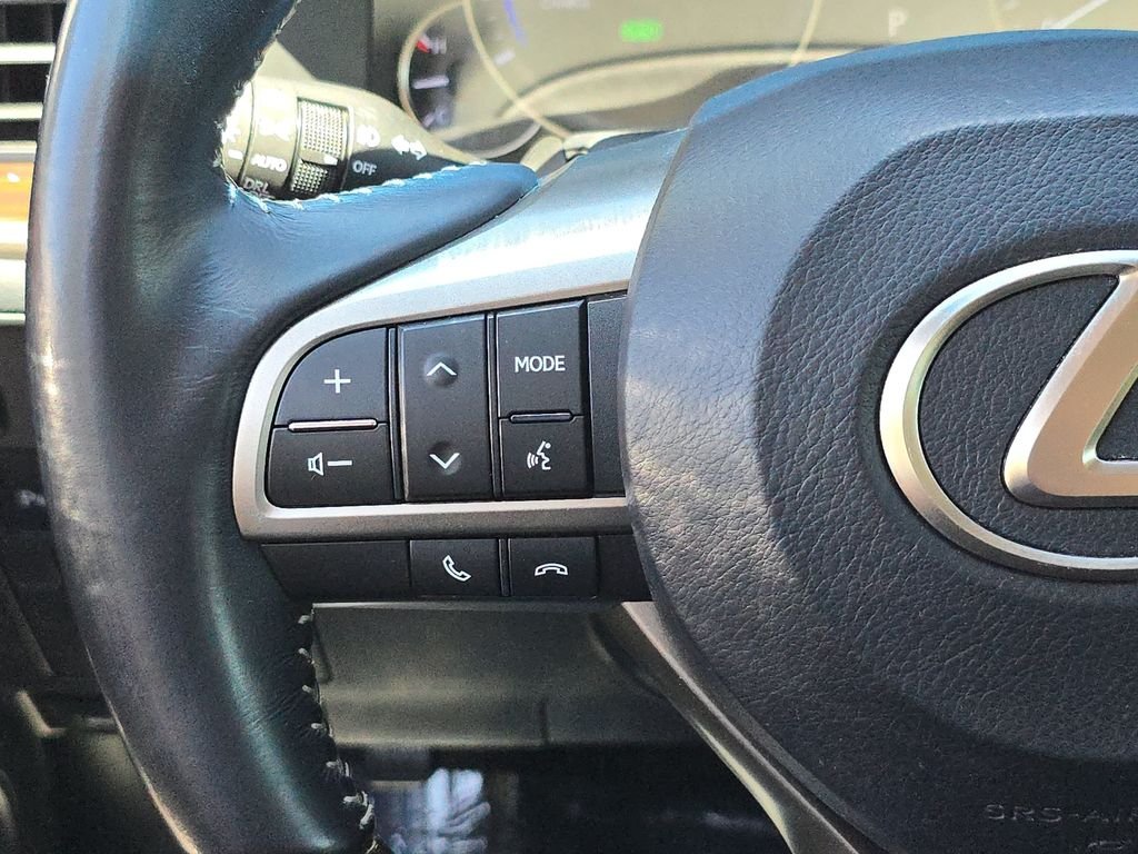 Used 2016 White Lexus 300h image 22