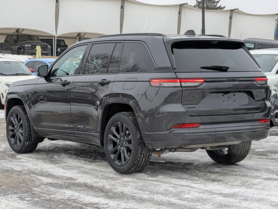 New 2026 Grey Jeep Limited Reserve - - 4x4 - Pano Sunroof - Nappa Lthr - Vent Seats - Tow Pkg - Remote Start & More! image 6
