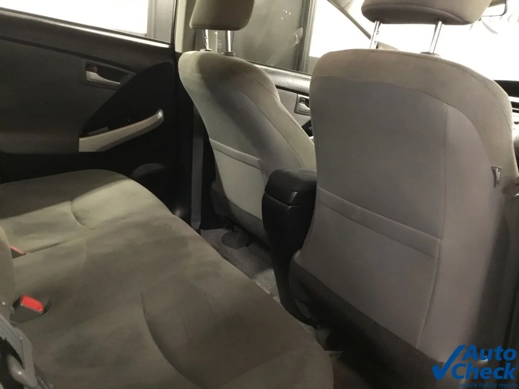 Used 2015 Silver Toyota Three image 31