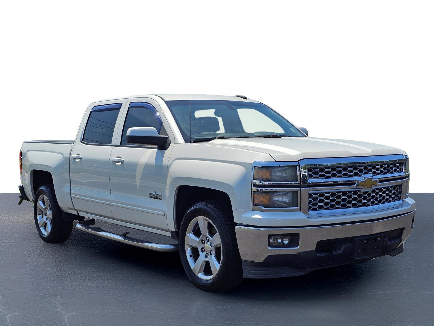 Used 2015 White Diamond Tricoat Chevrolet LT image 4