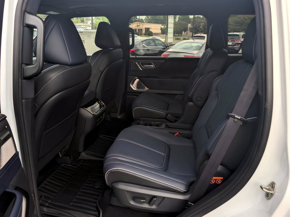 New 2027 Radiant White INFINITI SPORT image 12
