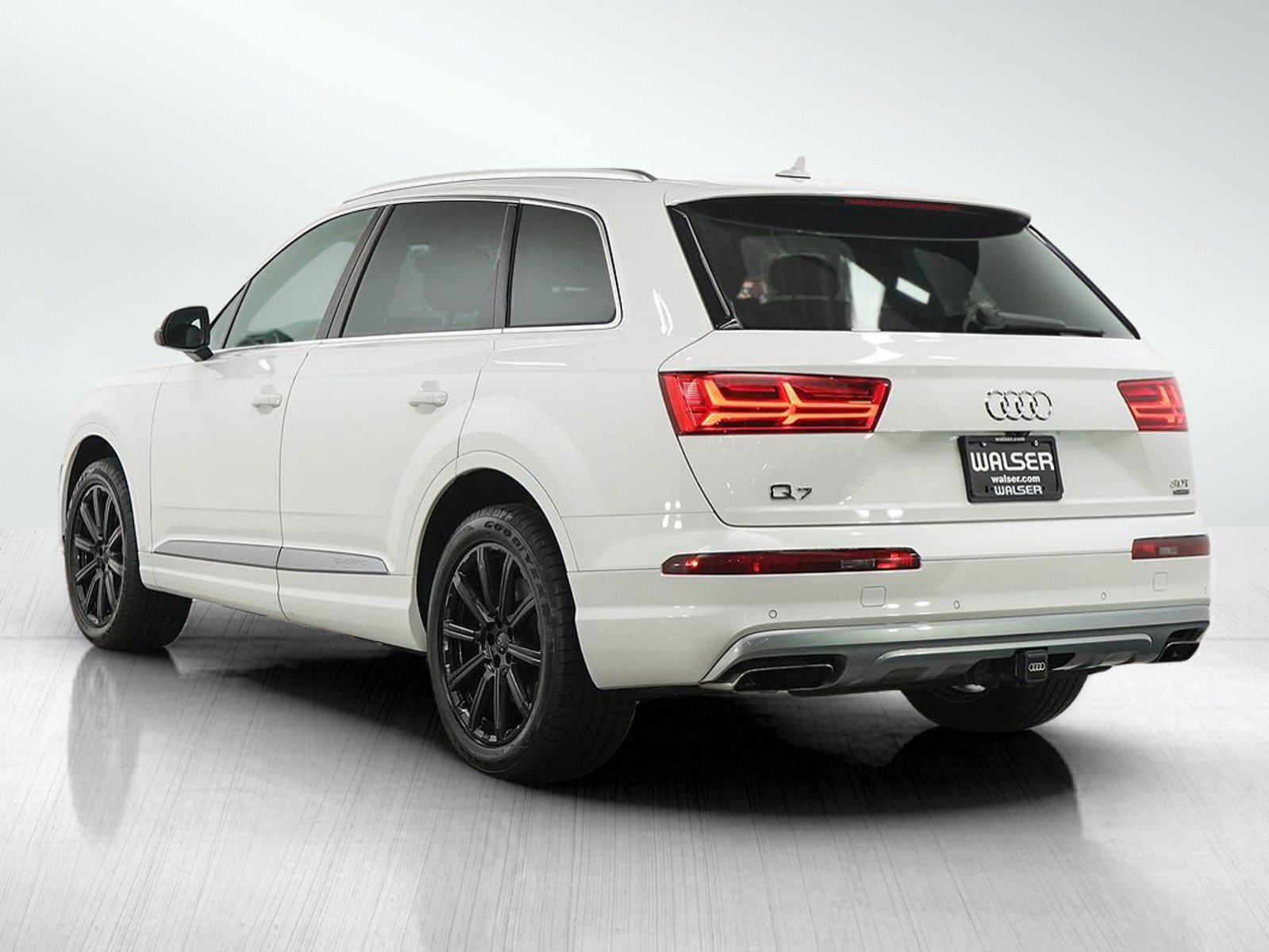 Used 2017 White Audi quattro image 3