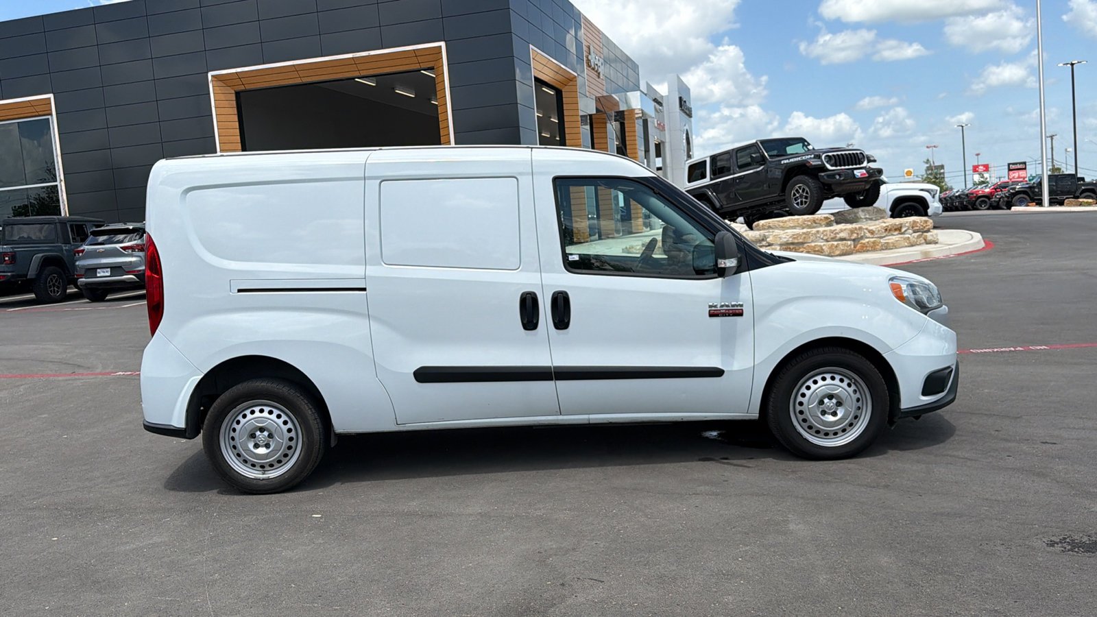 Used 2022 Bright White Ram Tradesman image 4