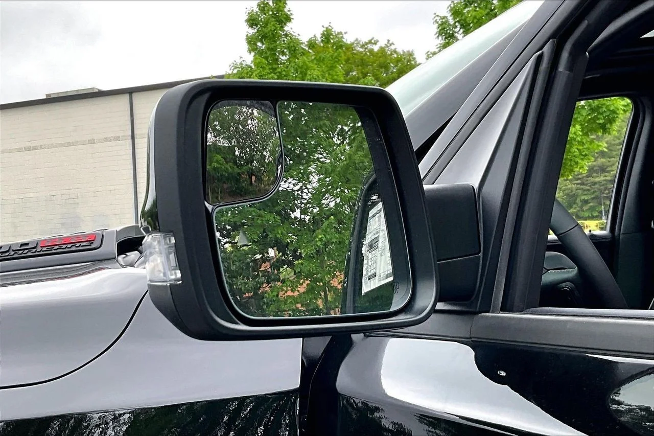 New 2026 Diamond Black Crystal Pearl-Coat Exterior Paint RAM Limited image 25