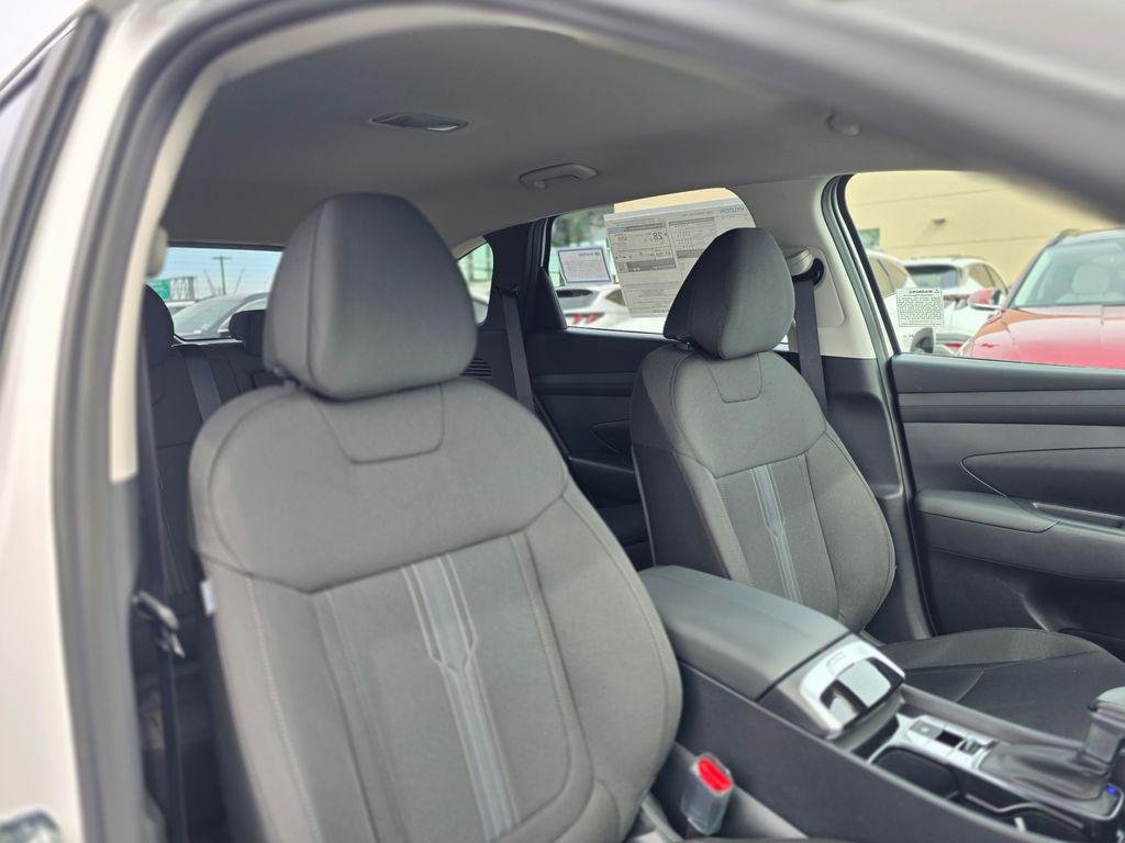 New 2026 White Hyundai SEL FWD image 11