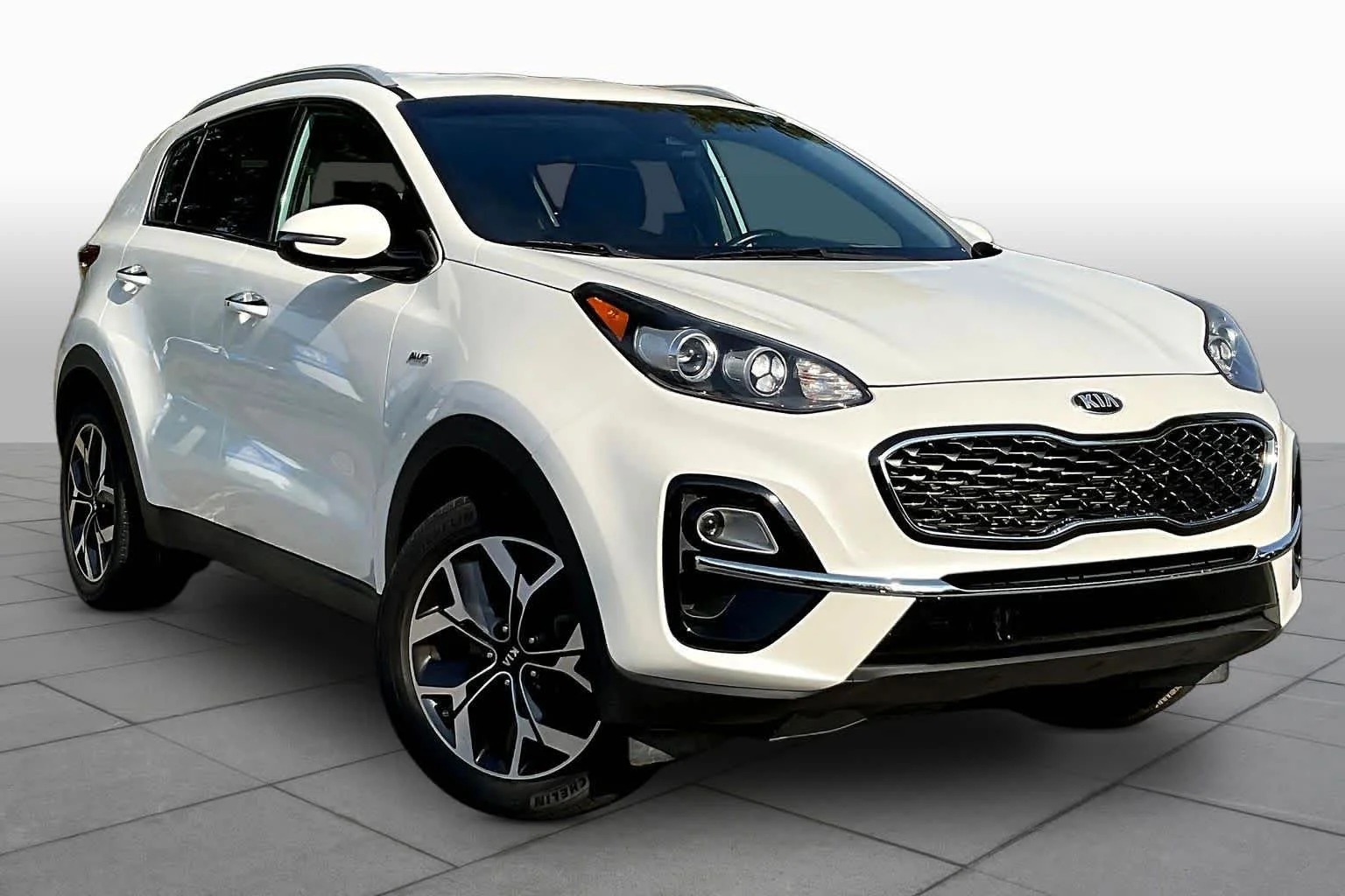 Used 2021 Snow White Pearl Kia EX image 3