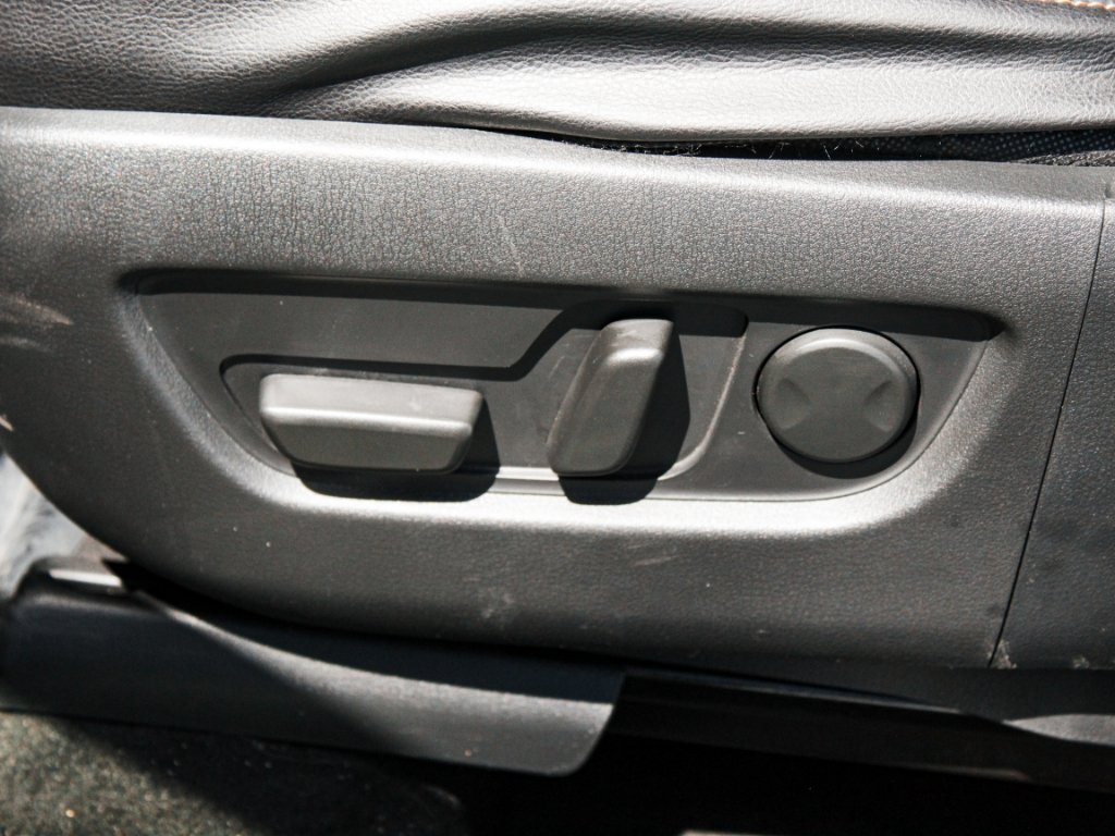Used 2025 Silver Mazda Premium Sport image 11