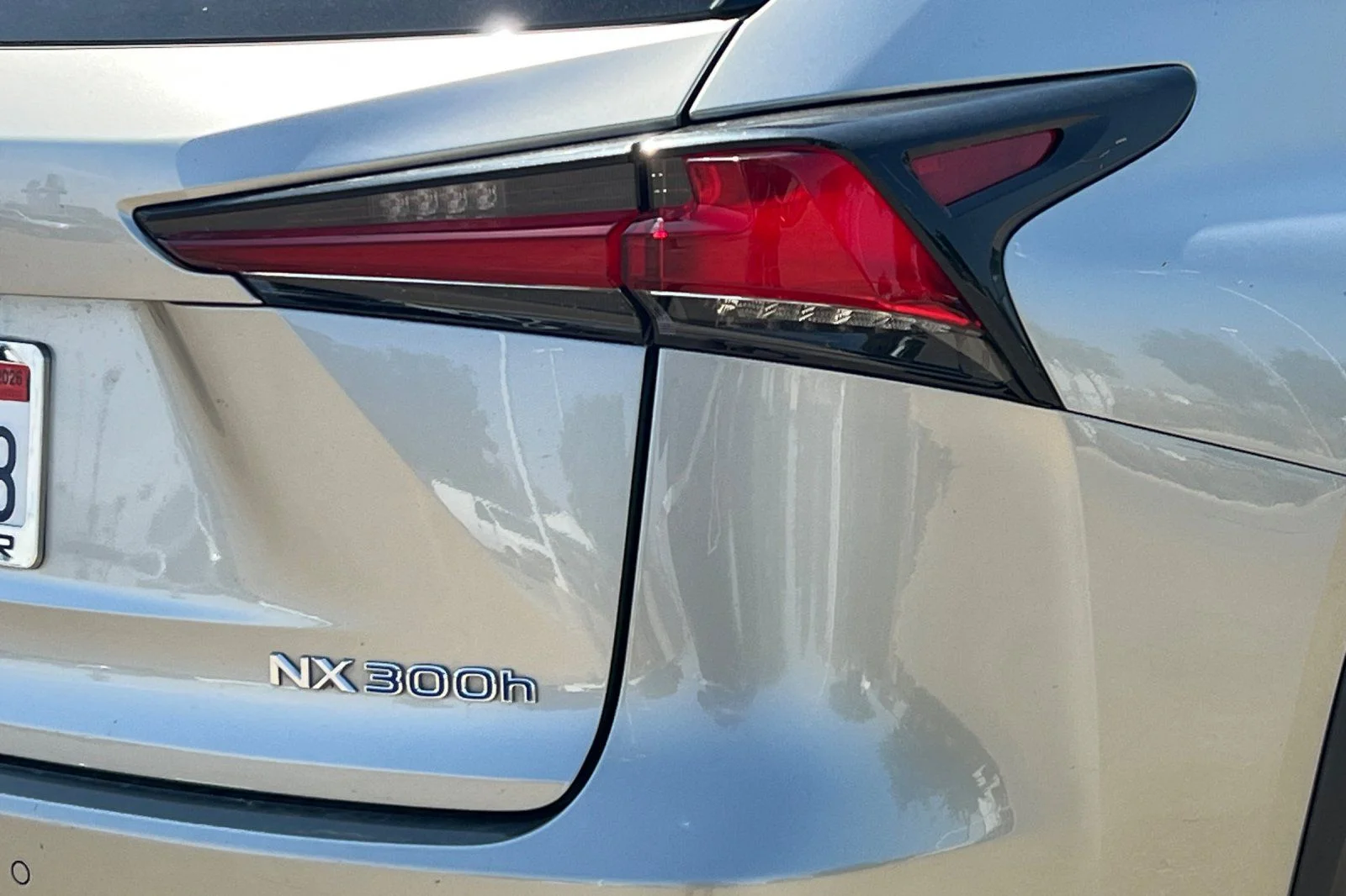 Used 2019 Silver Lexus 300h image 28
