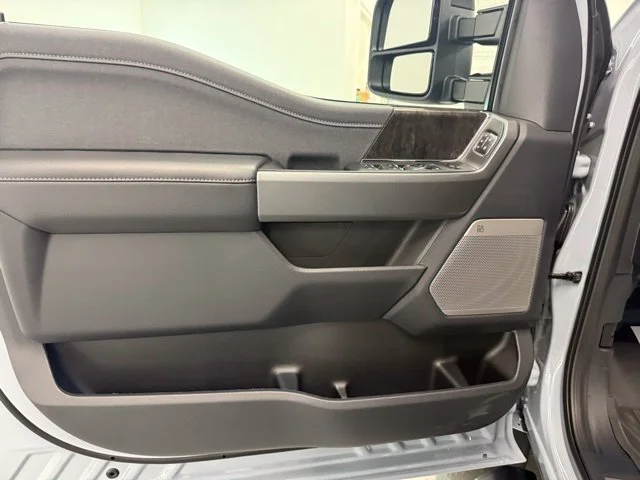 New 2026 Glacier Gray Metallic Tri-Coat Ford F-450® LARIAT® image 11