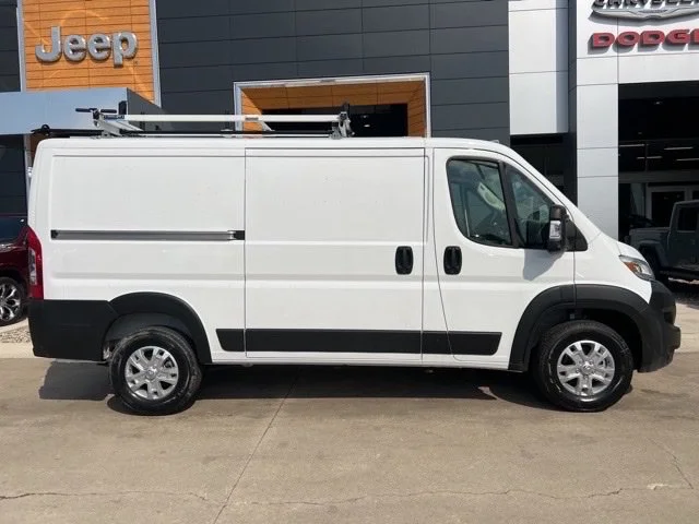 Used 2025 White Ram SLT image 2