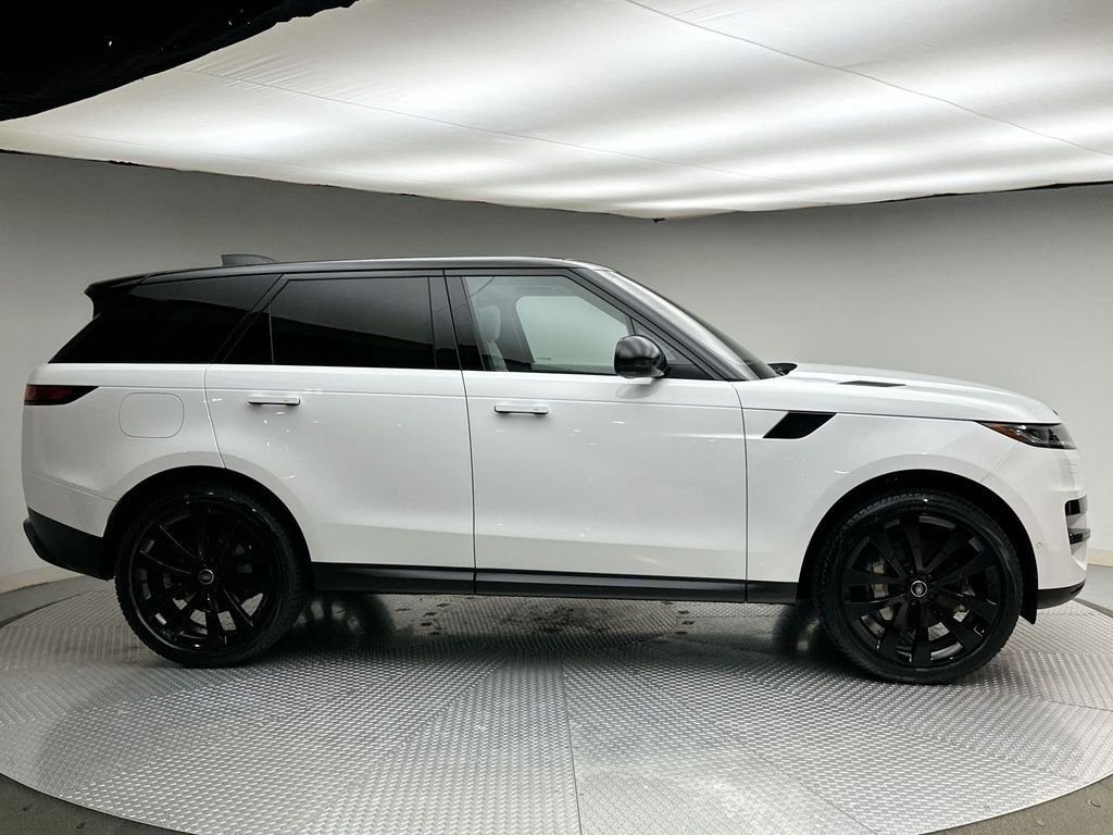 Used 2023 Fuji White Land Rover SE image 14