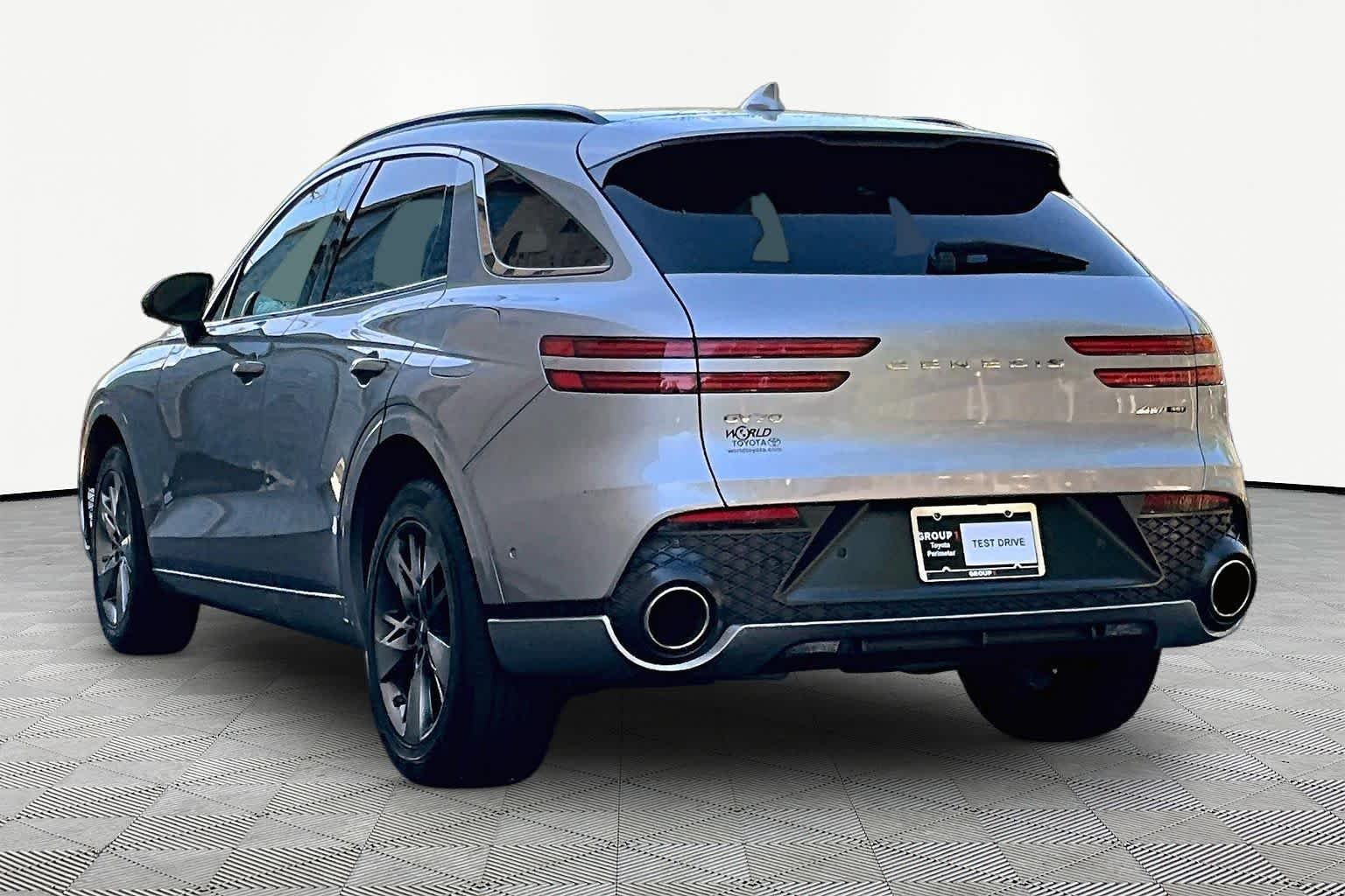 Used 2022 Savile Silver Genesis 3.5T Sport image 12