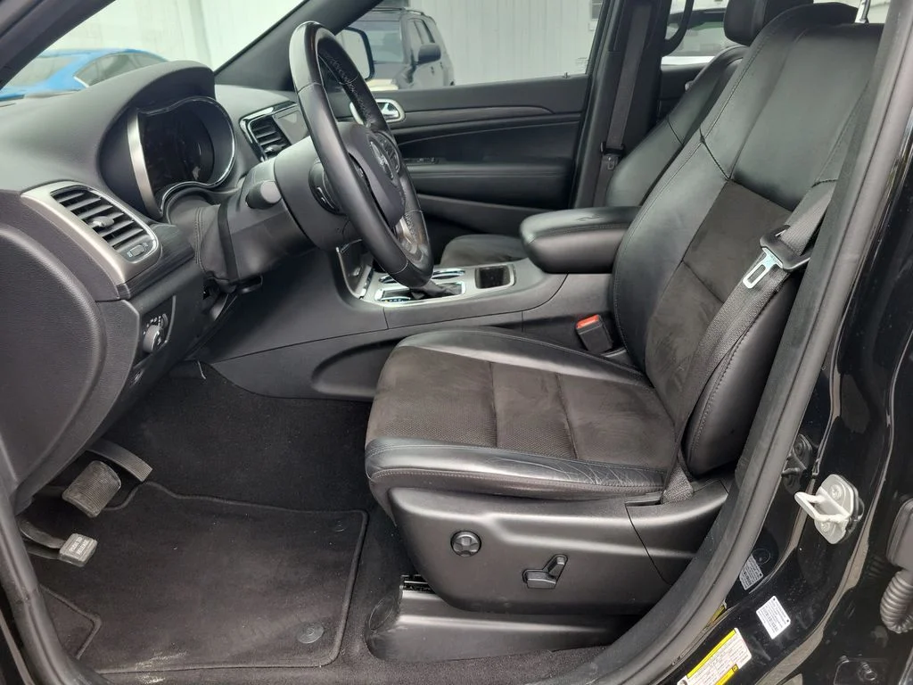 Used 2020 Black Jeep Altitude image 22