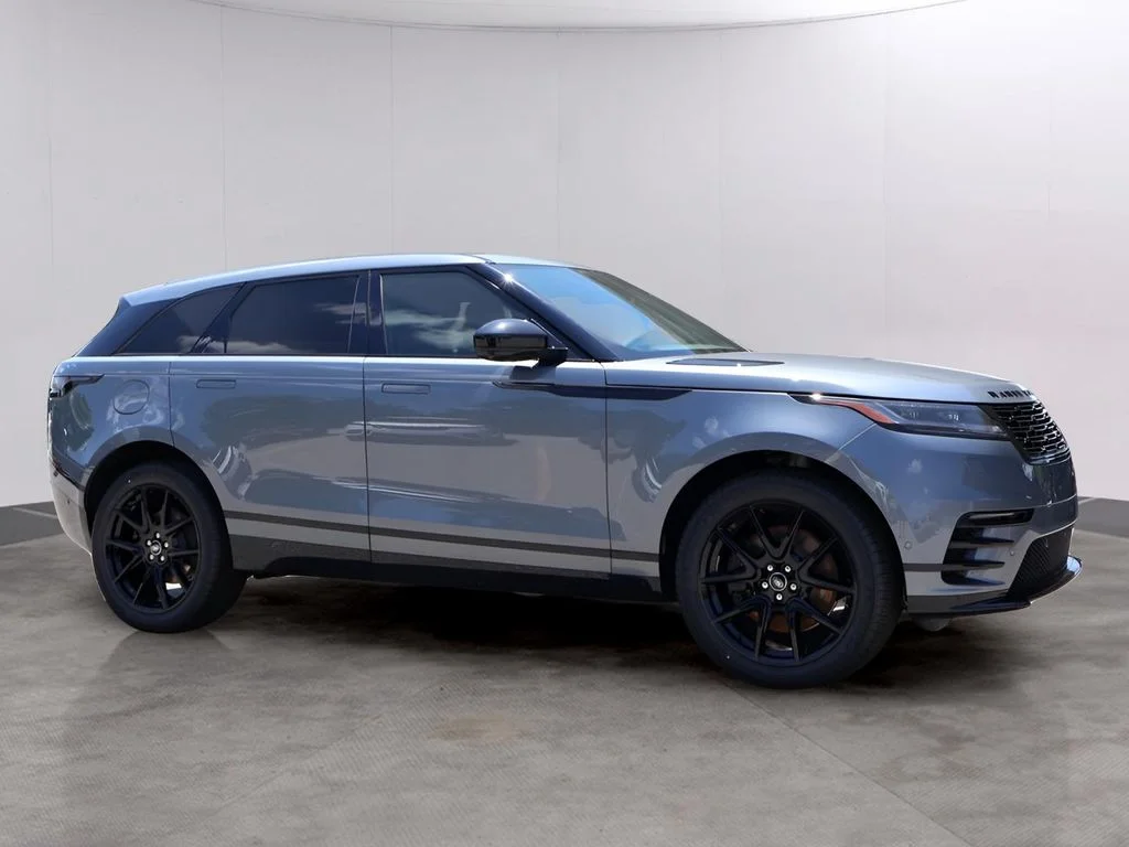 Certified Used 2026 Zadar Gray Premium Metallic Land Rover Dynamic SE image 4