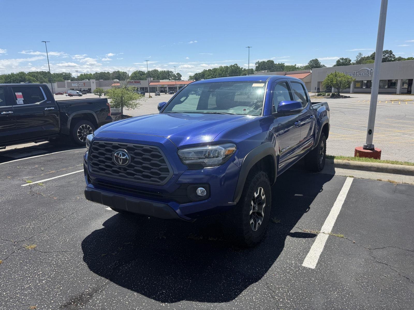 Used 2023 Blue Crush Metallic TOYOTA  image 3