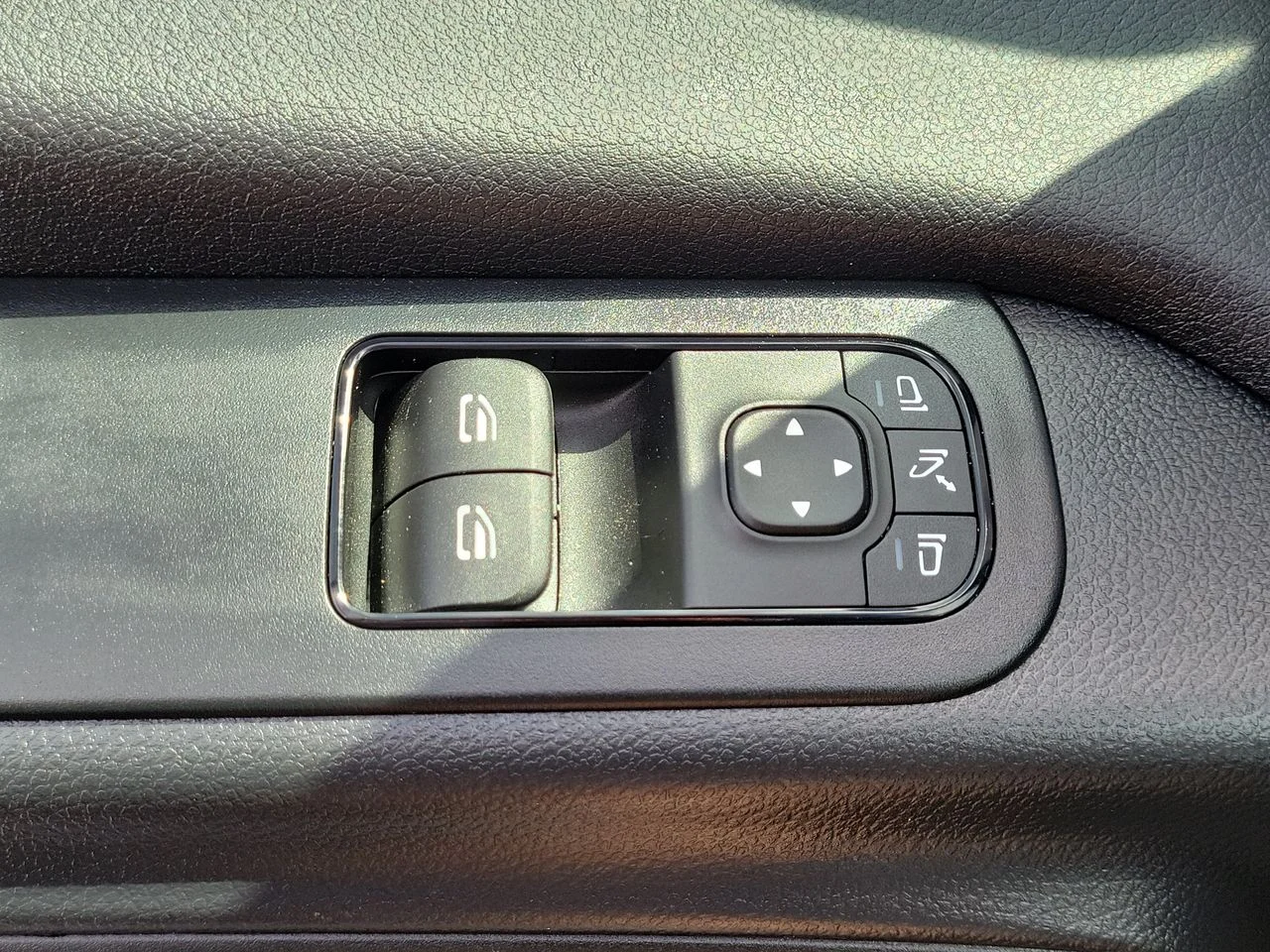 Used 2025 White Mercedes-Benz Cargo 144 WB image 26