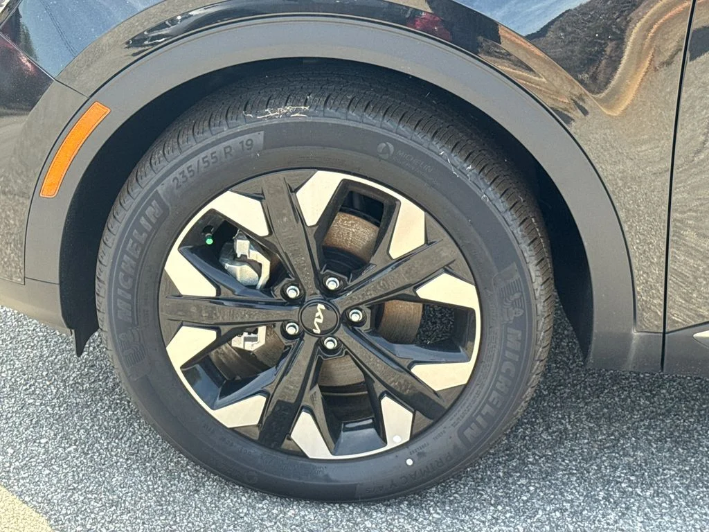 New 2024 Fusion Black Kia X-Line image 11