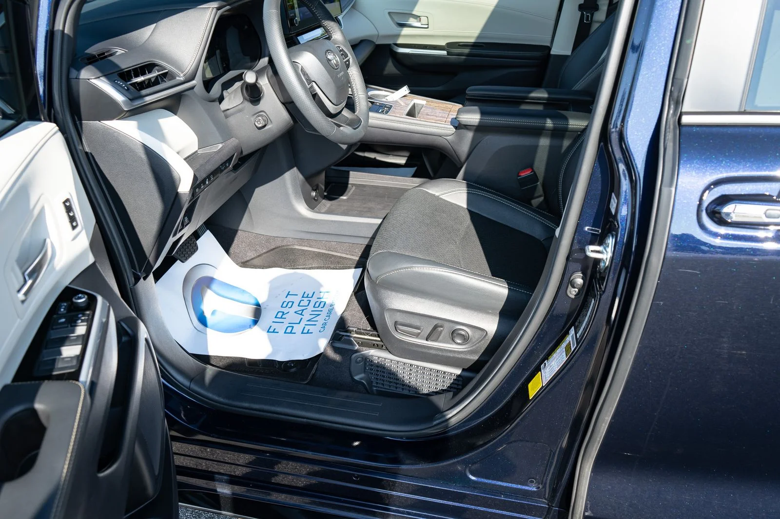 Used 2025  Toyota Platinum image 18