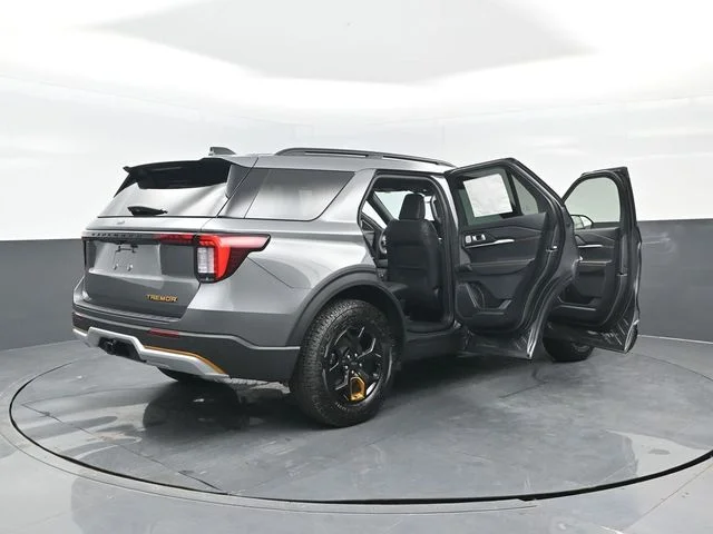 New 2026 Carbonized Gray Metallic Ford Tremor® image 30