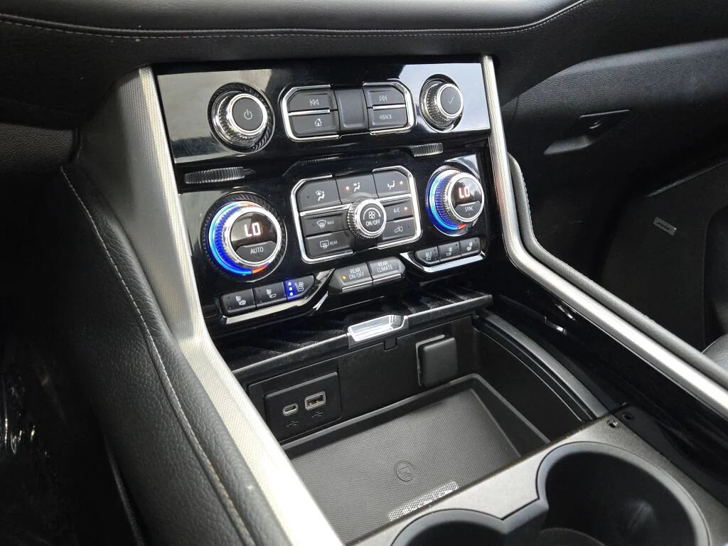 Used 2022  GMC Denali image 28