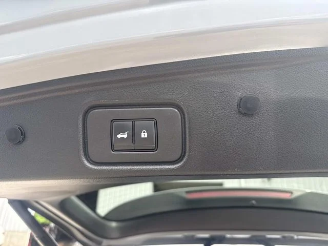 Used 2024 Gray Nissan Platinum image 9